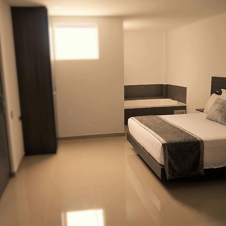 Calle 10 Express Hotel Medellin Ngoại thất bức ảnh