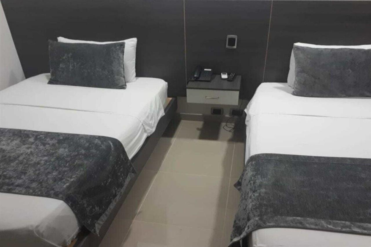 Calle 10 Express Hotel Medellin Ngoại thất bức ảnh