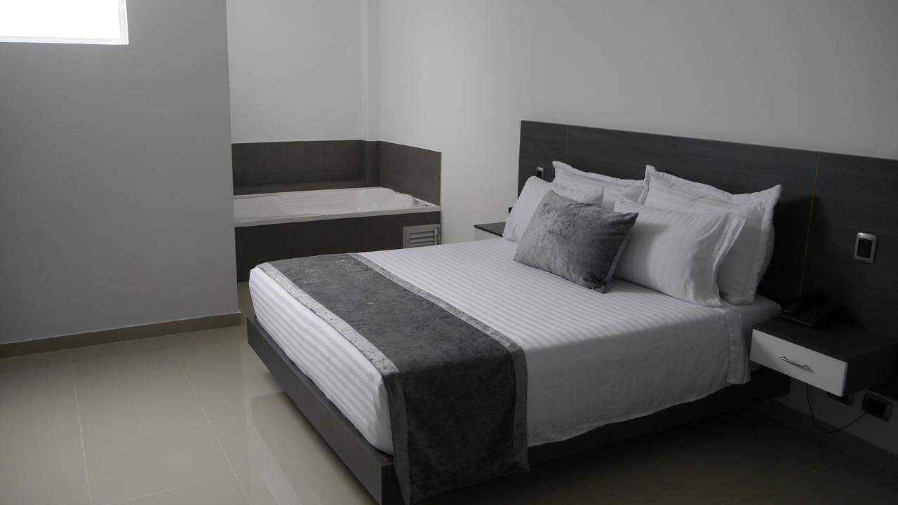 Calle 10 Express Hotel Medellin Ngoại thất bức ảnh