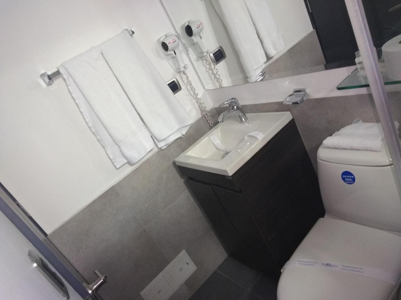 Calle 10 Express Hotel Medellin Ngoại thất bức ảnh