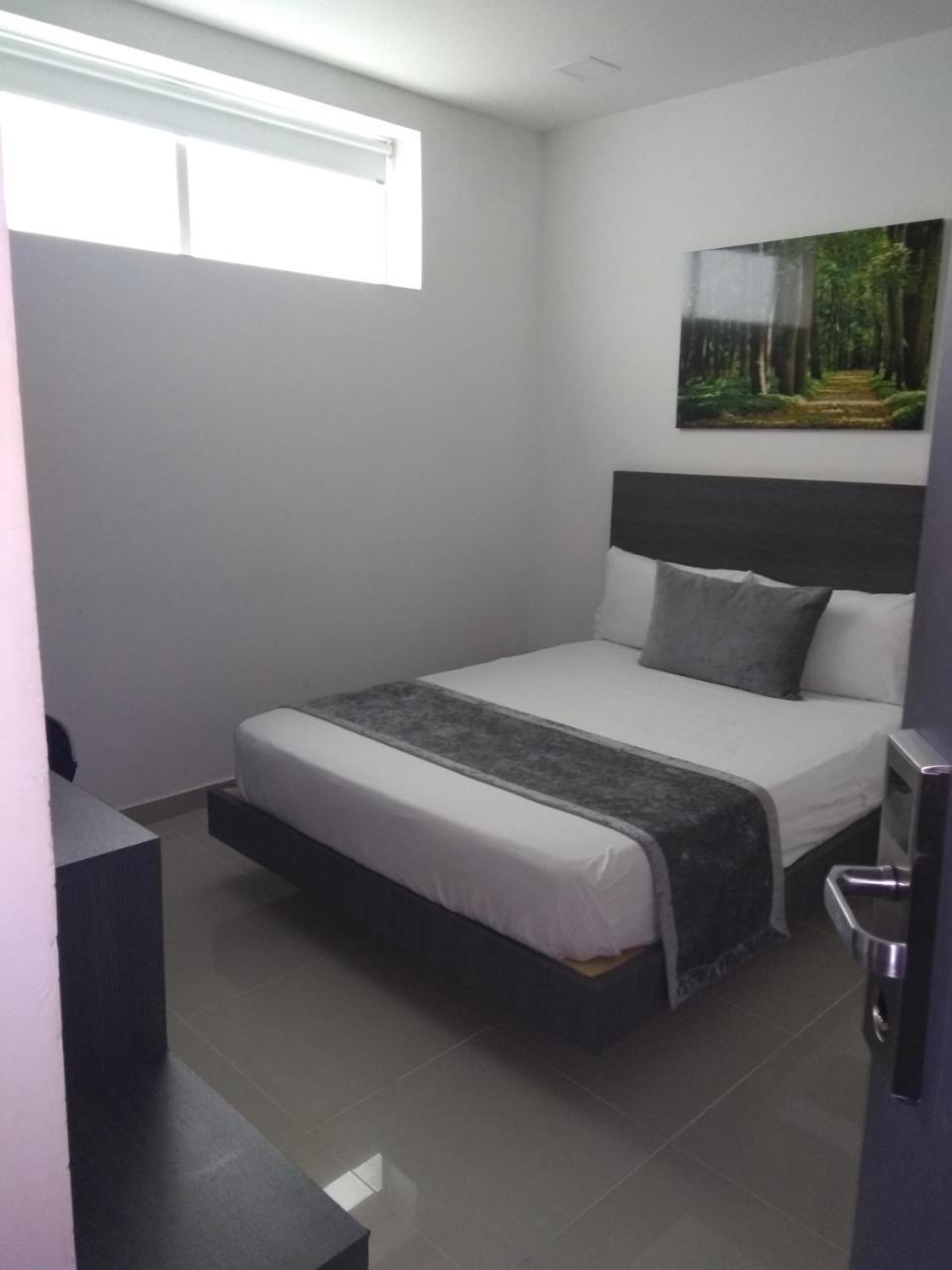 Calle 10 Express Hotel Medellin Ngoại thất bức ảnh