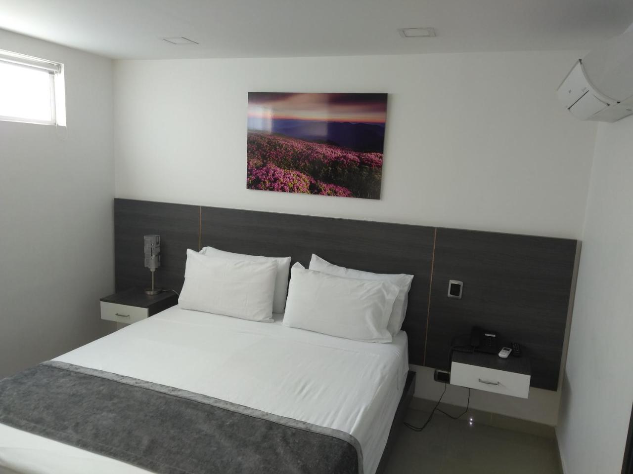 Calle 10 Express Hotel Medellin Ngoại thất bức ảnh