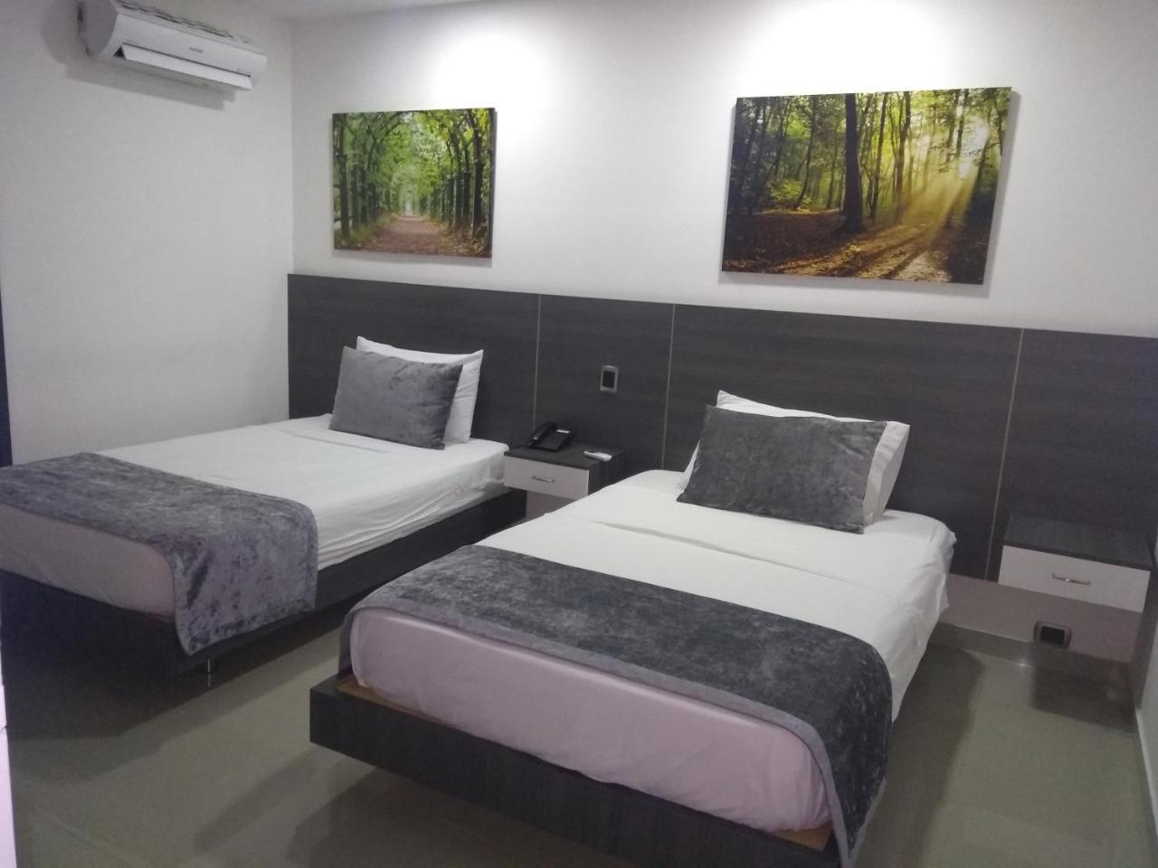 Calle 10 Express Hotel Medellin Ngoại thất bức ảnh