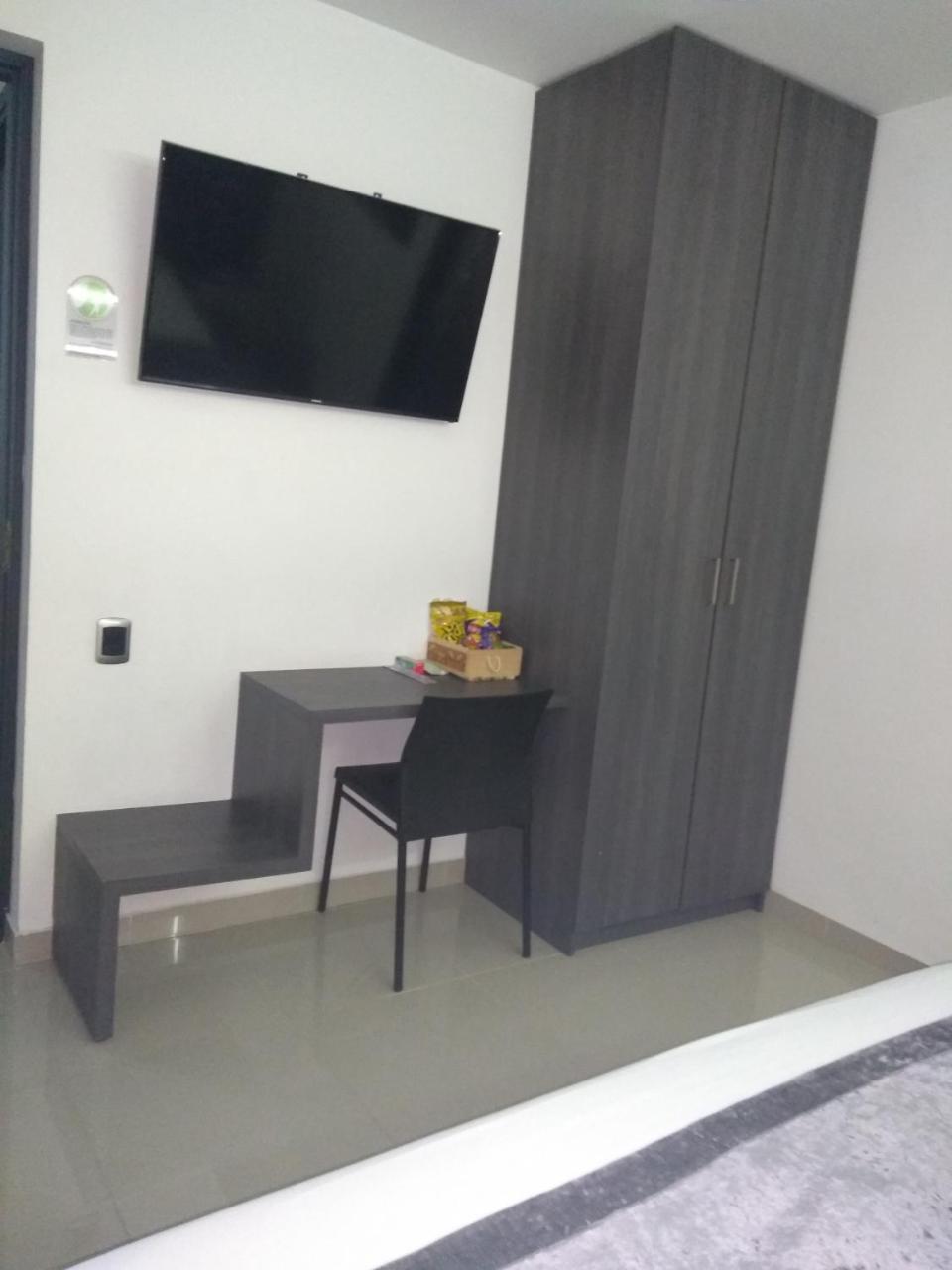 Calle 10 Express Hotel Medellin Ngoại thất bức ảnh
