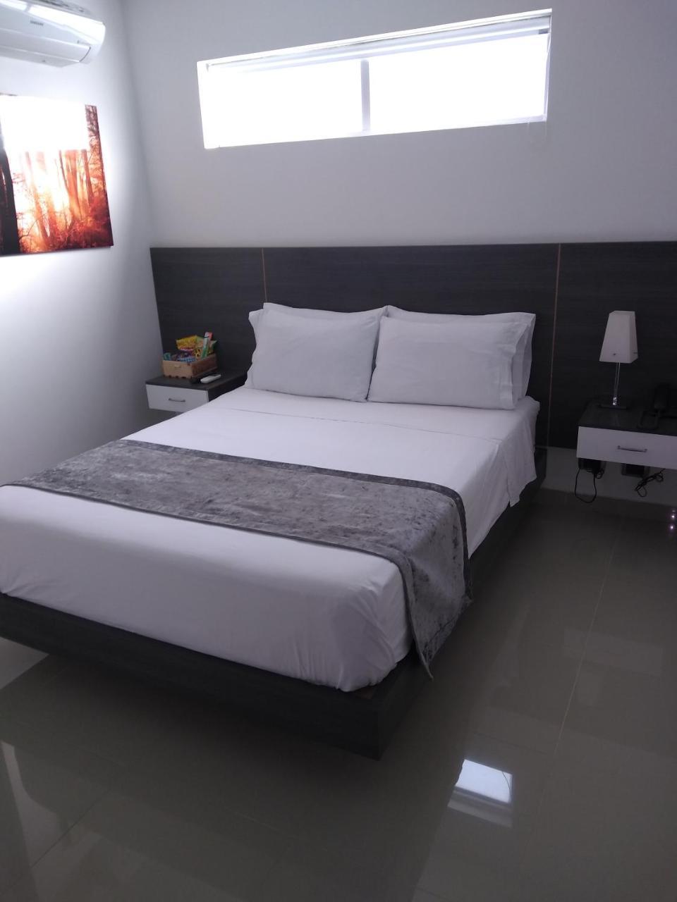 Calle 10 Express Hotel Medellin Ngoại thất bức ảnh