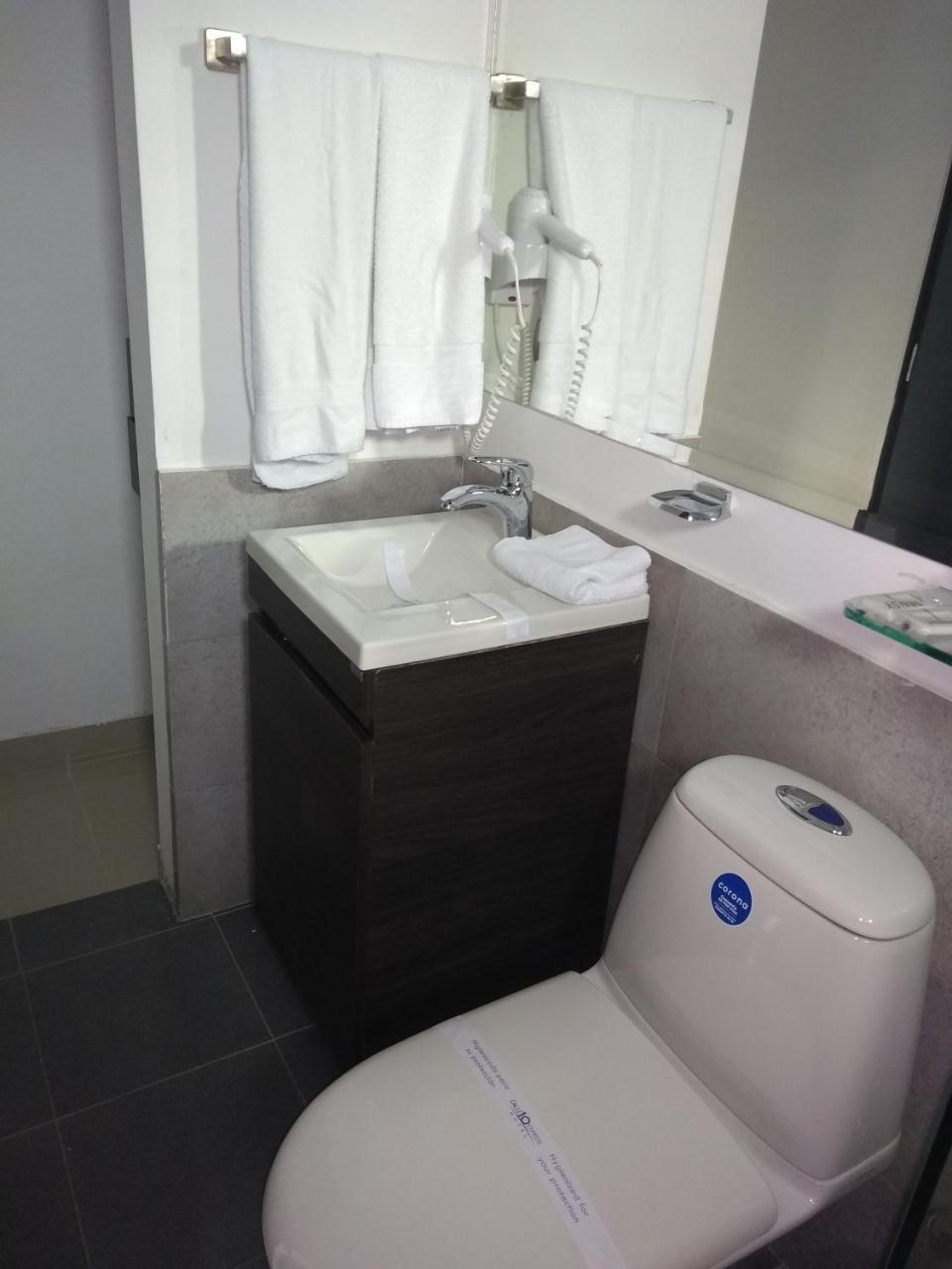 Calle 10 Express Hotel Medellin Ngoại thất bức ảnh