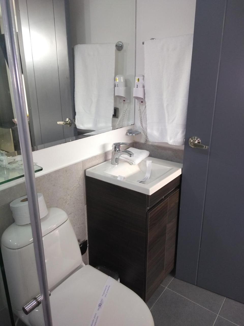 Calle 10 Express Hotel Medellin Ngoại thất bức ảnh